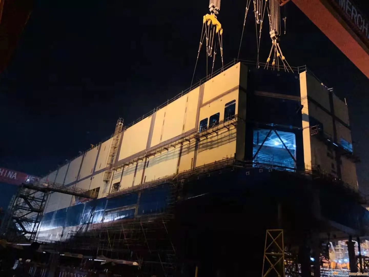 招商工业海门基地CMHI-221-2项目全船甲板贯通